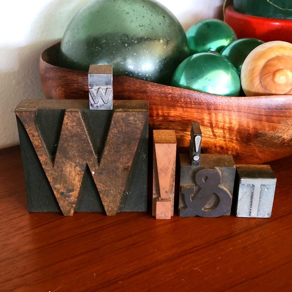 VINTAGE TYPESET LETTERS PRINTING SYMBOLS W T ! w & wood and metal
